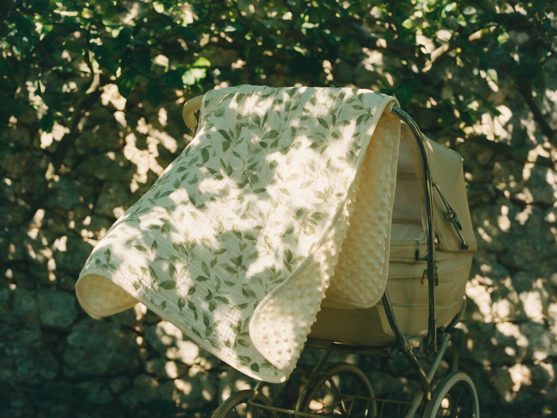 Dot blanket · Leaf Shadows